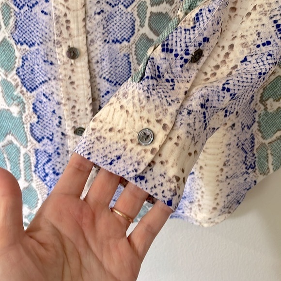 EQUIPMENT Silk Signature Ampara Pastel Snake Print Button Front Shirt - Picture 3 of 12